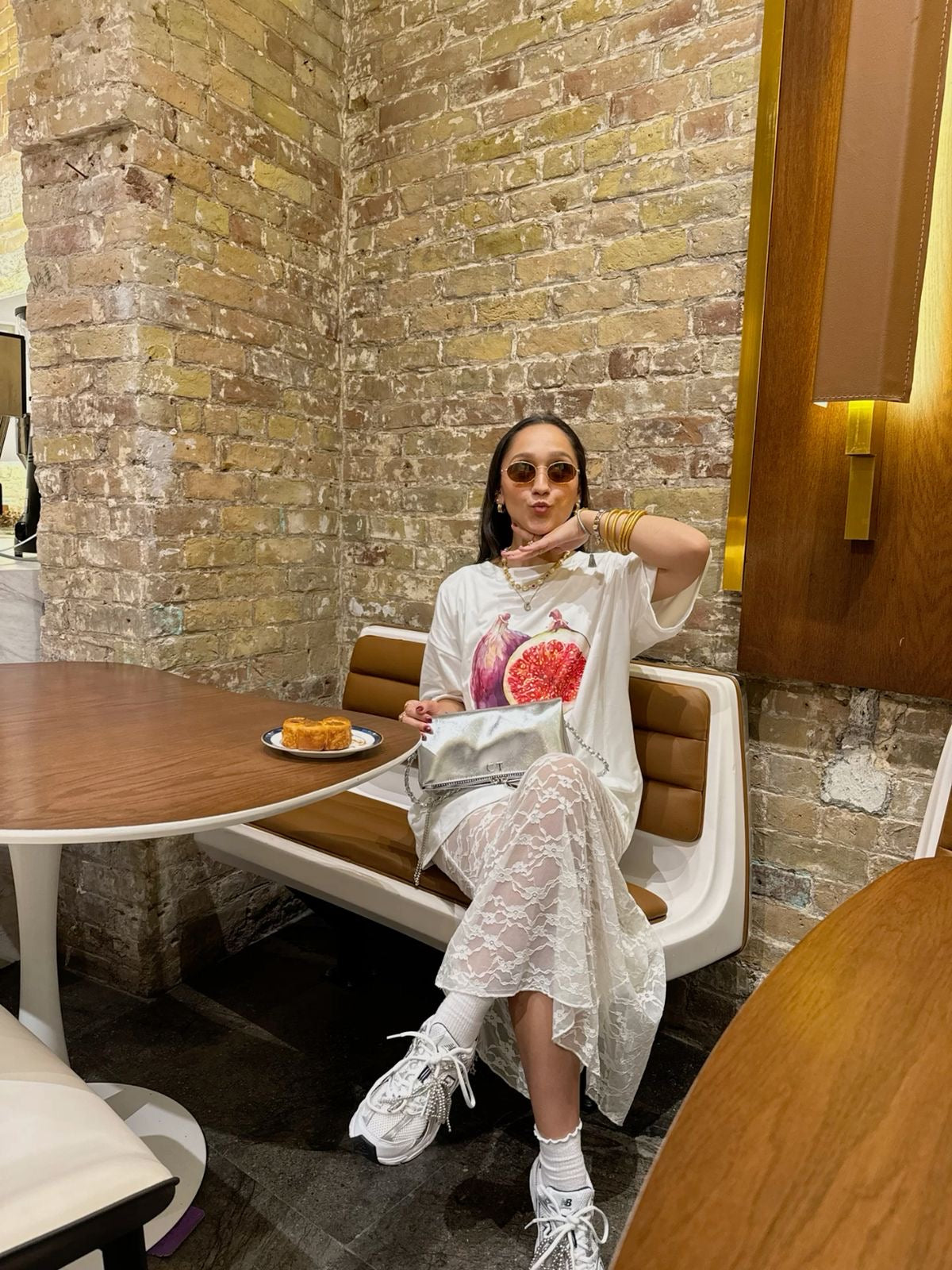 Falda larga de encaje blanca con forro.