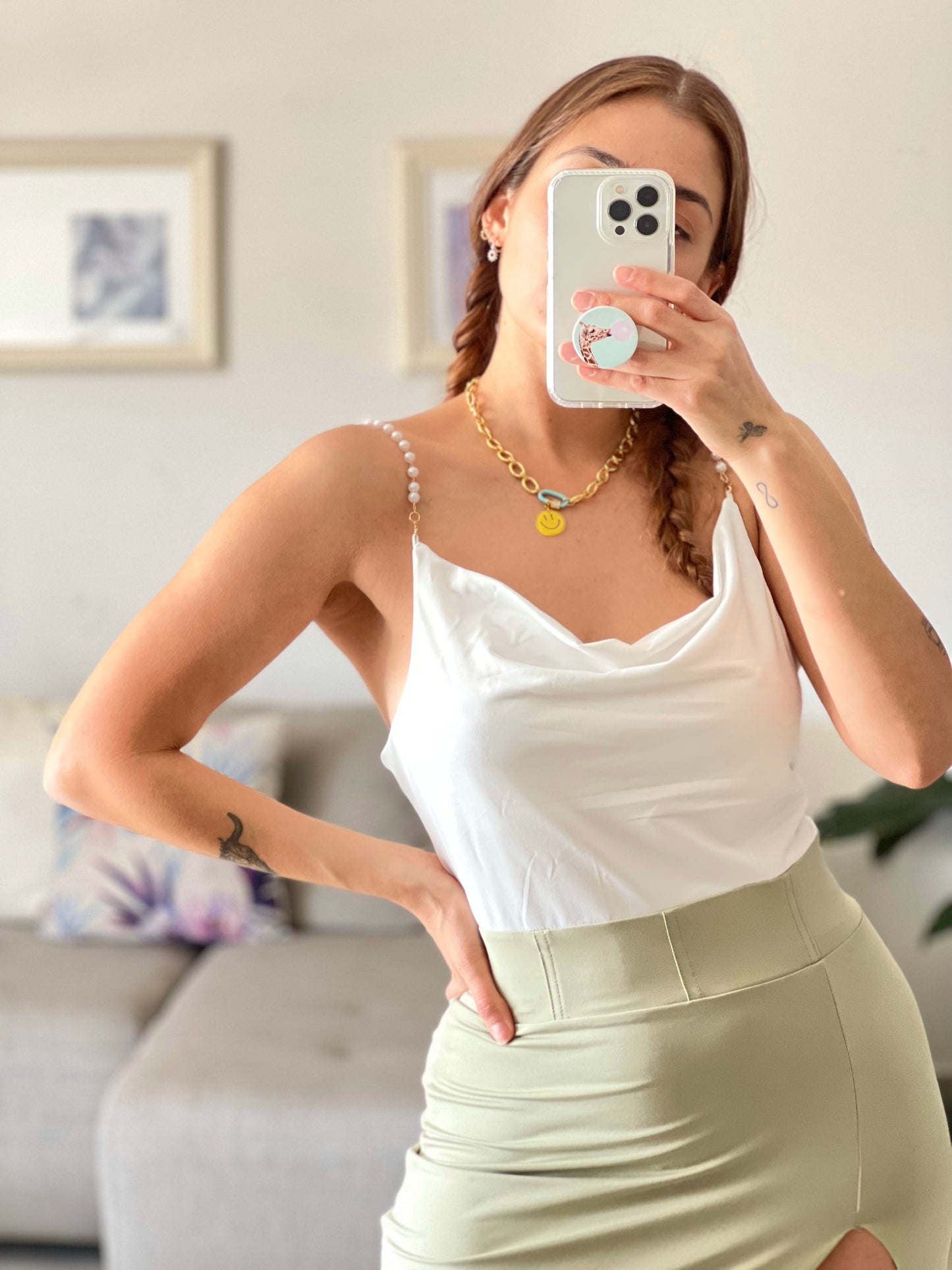 Two-tone dress with pearls