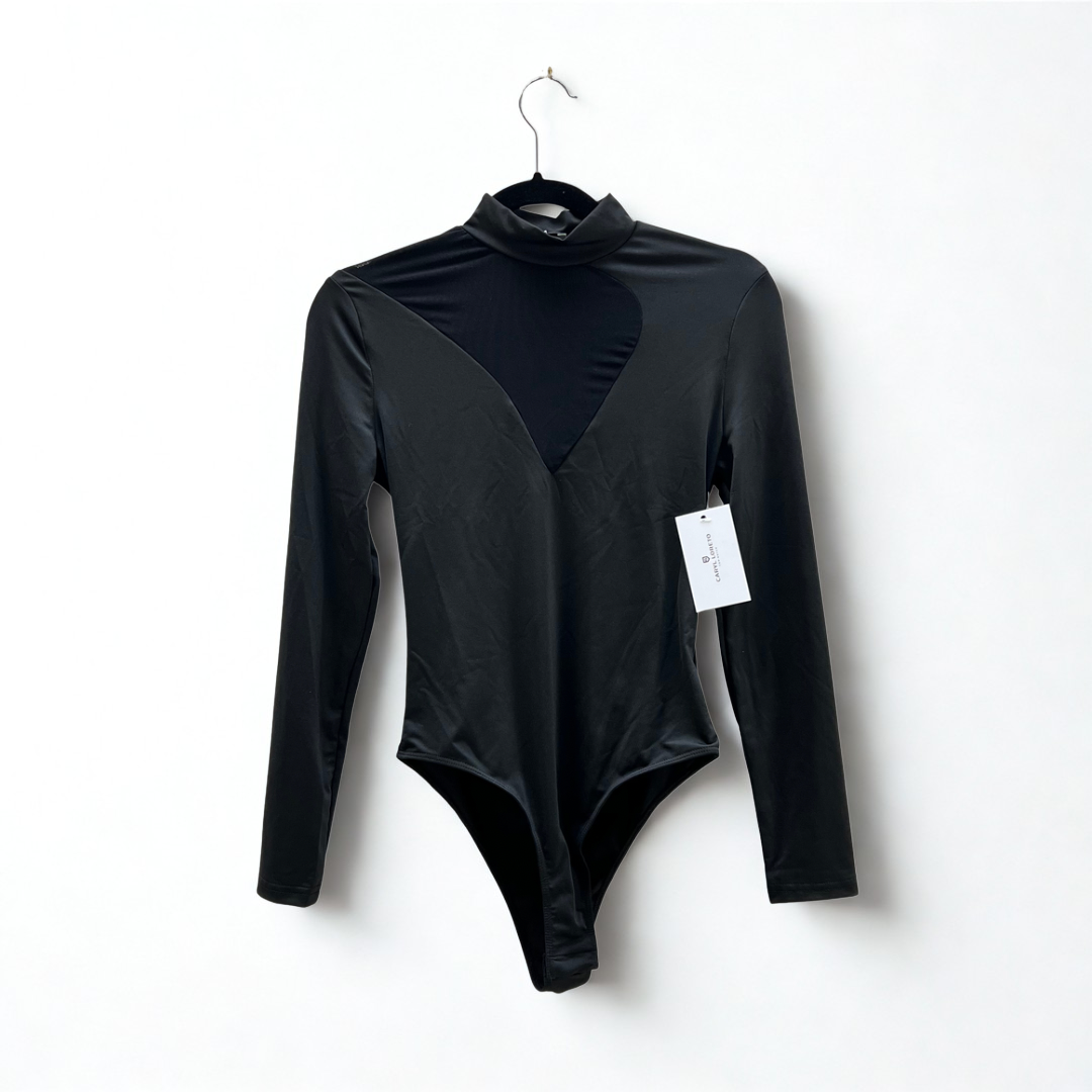 Body con semitransparencia en escote.