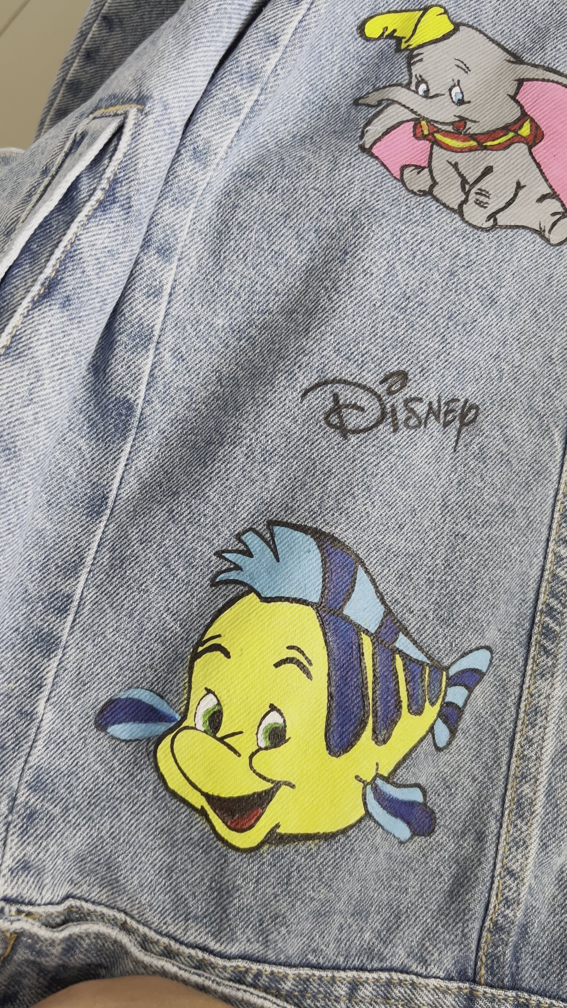 DENIM JACKET DISNEY HIBRIDA. bordada y pintada